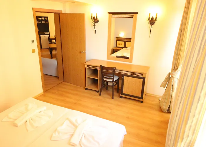 Menada Atrium Elenite